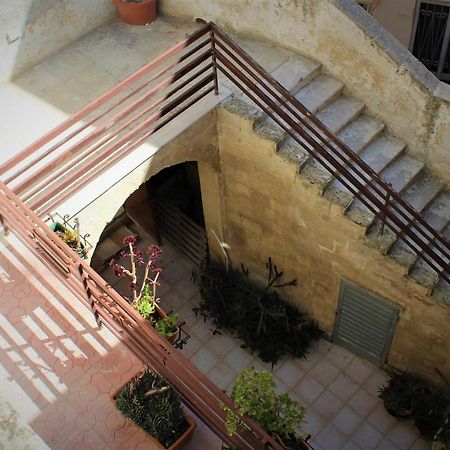 Dimora Vico Dei Nohi Acomodação com café da manhã Lecce Exterior foto