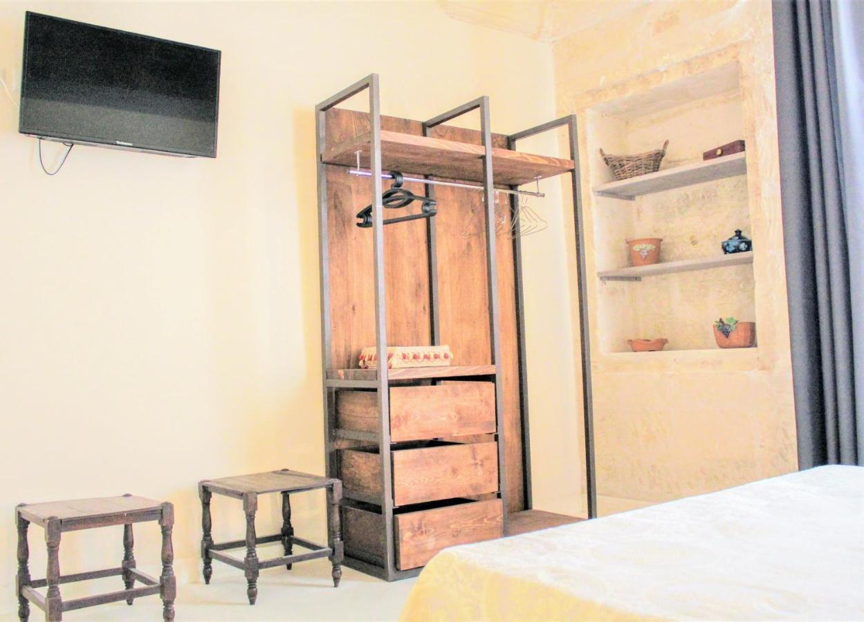 Dimora Vico Dei Nohi Acomodação com café da manhã Lecce Exterior foto