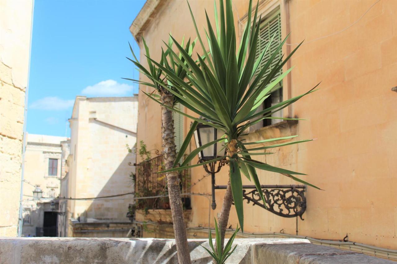 Dimora Vico Dei Nohi Acomodação com café da manhã Lecce Exterior foto